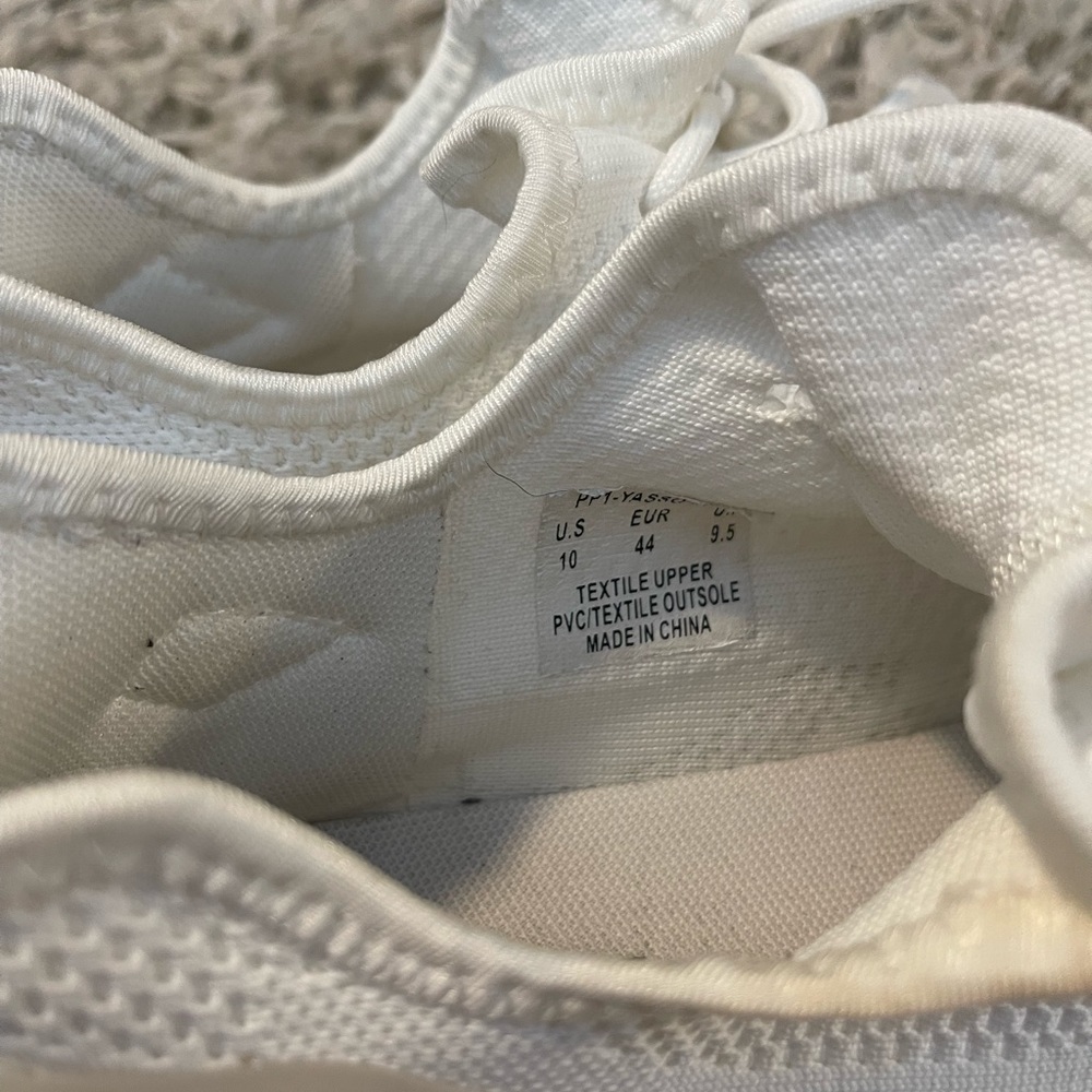 Athletic shoes - Picture 4 of 4